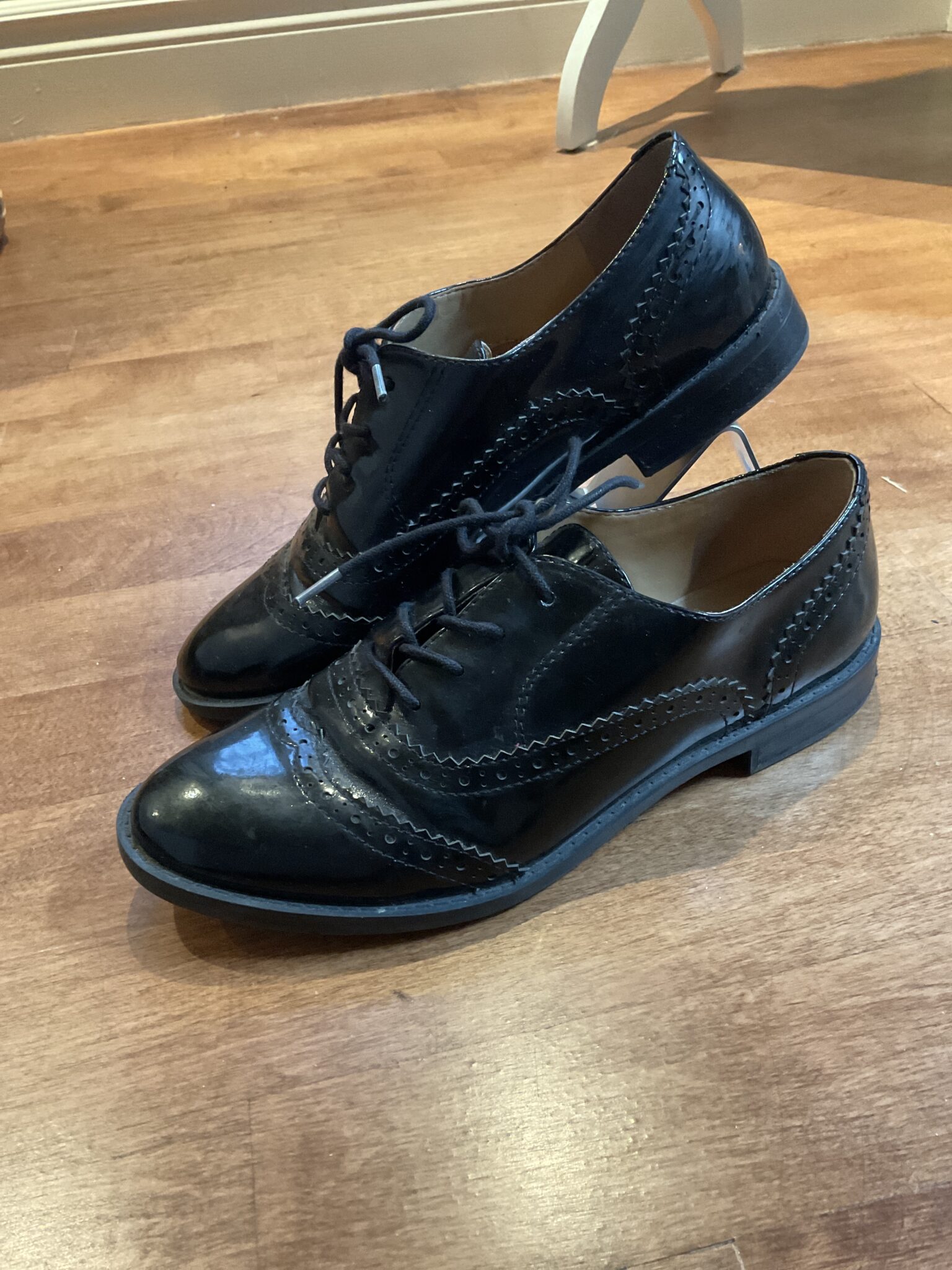 Featured image for Chaussures en cuir verni noires