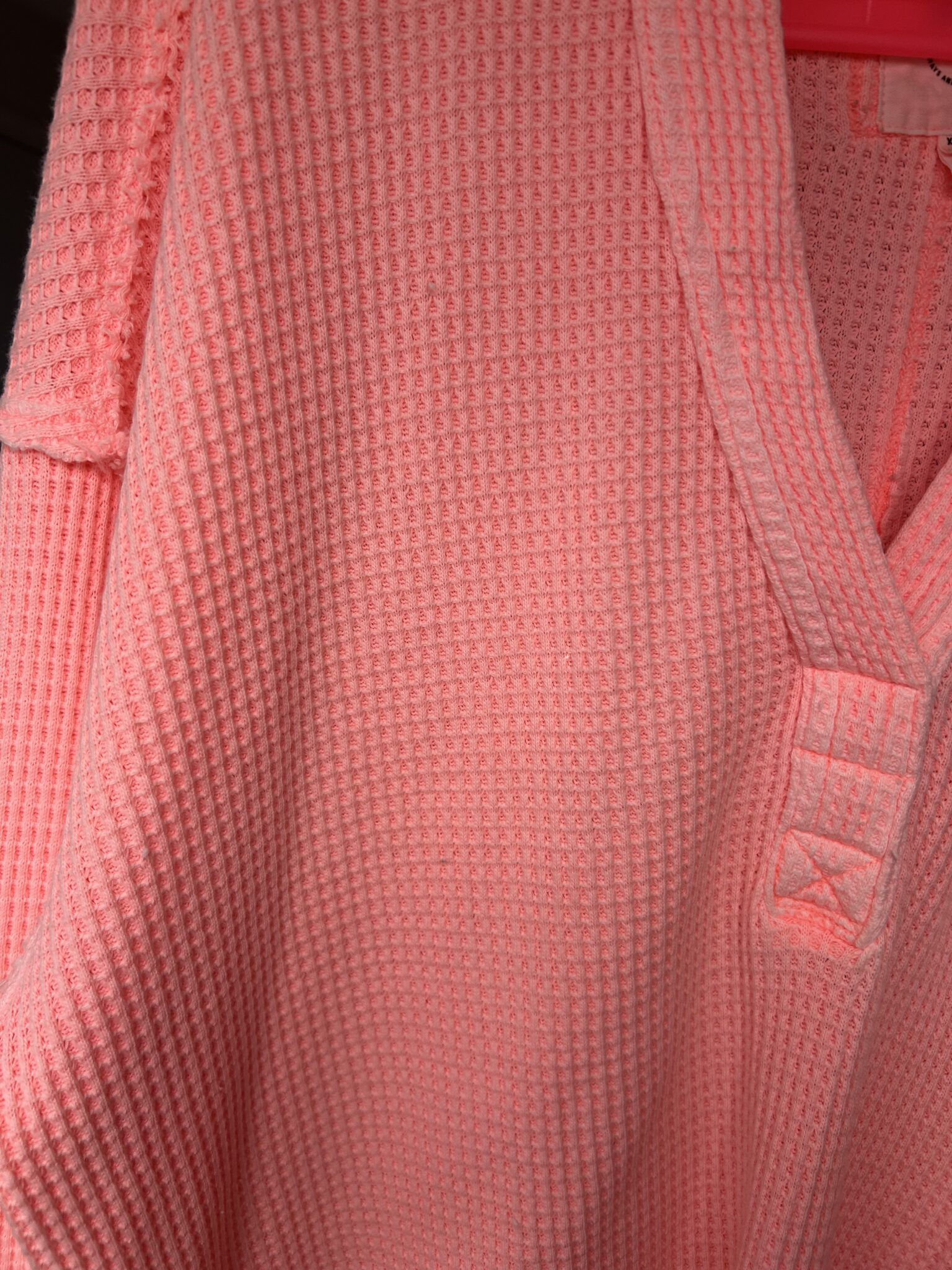 Image for Chandail rose gauffré