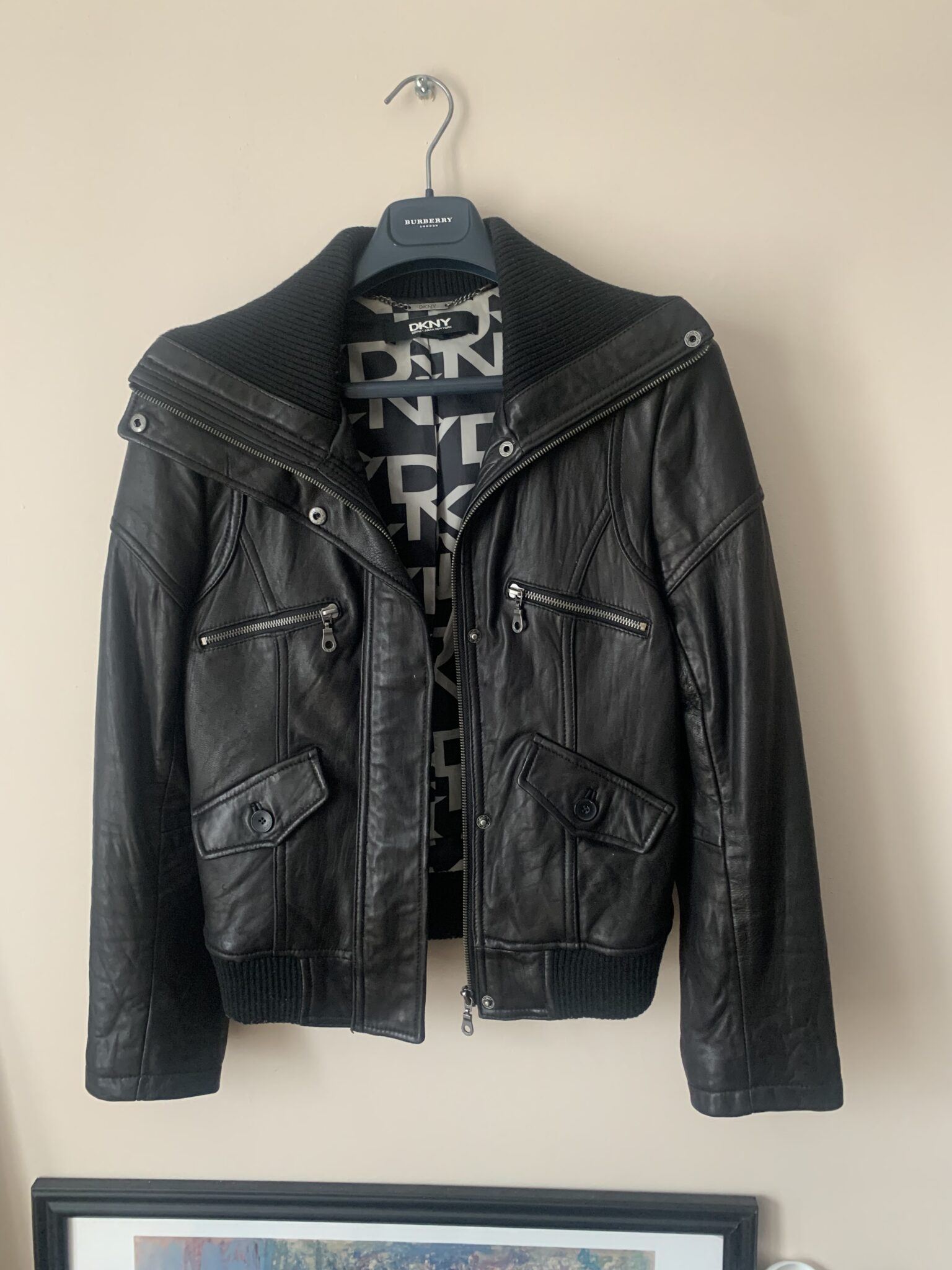 Featured image for Manteau de cuir souple DKNY