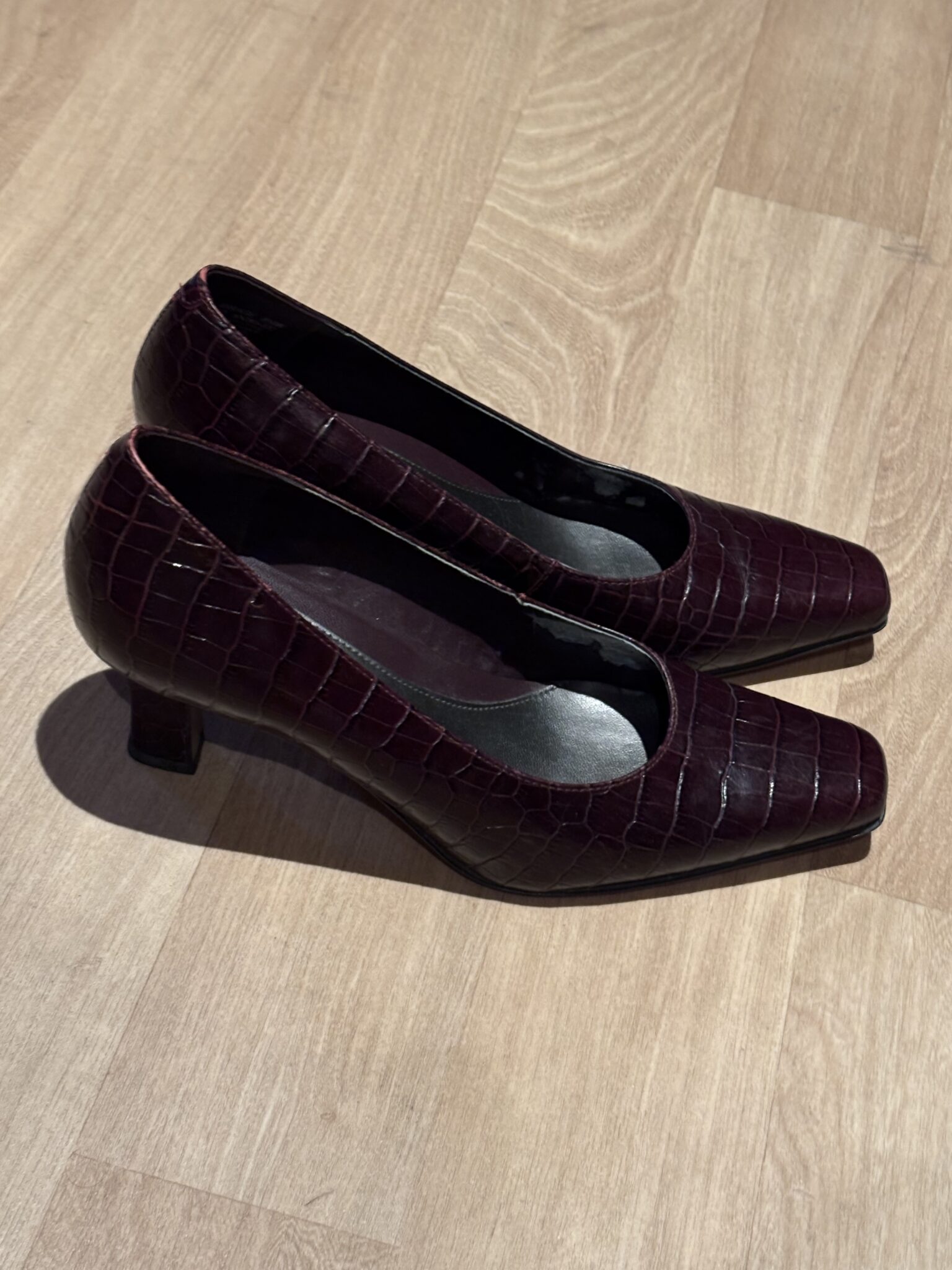 Featured image for Burgundy high heels
