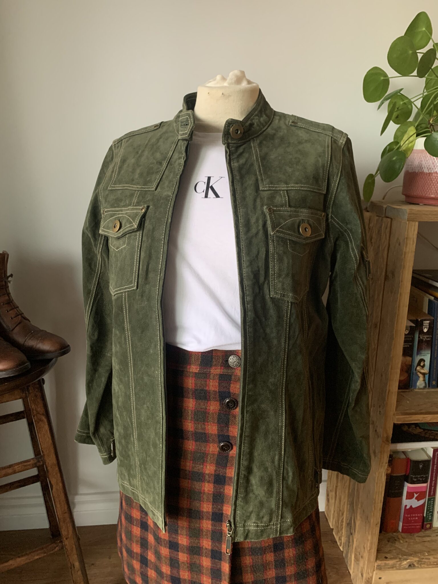 Featured image for Veste en suède vintage