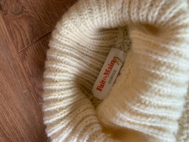 Image for Tricot fait à la main par Armande