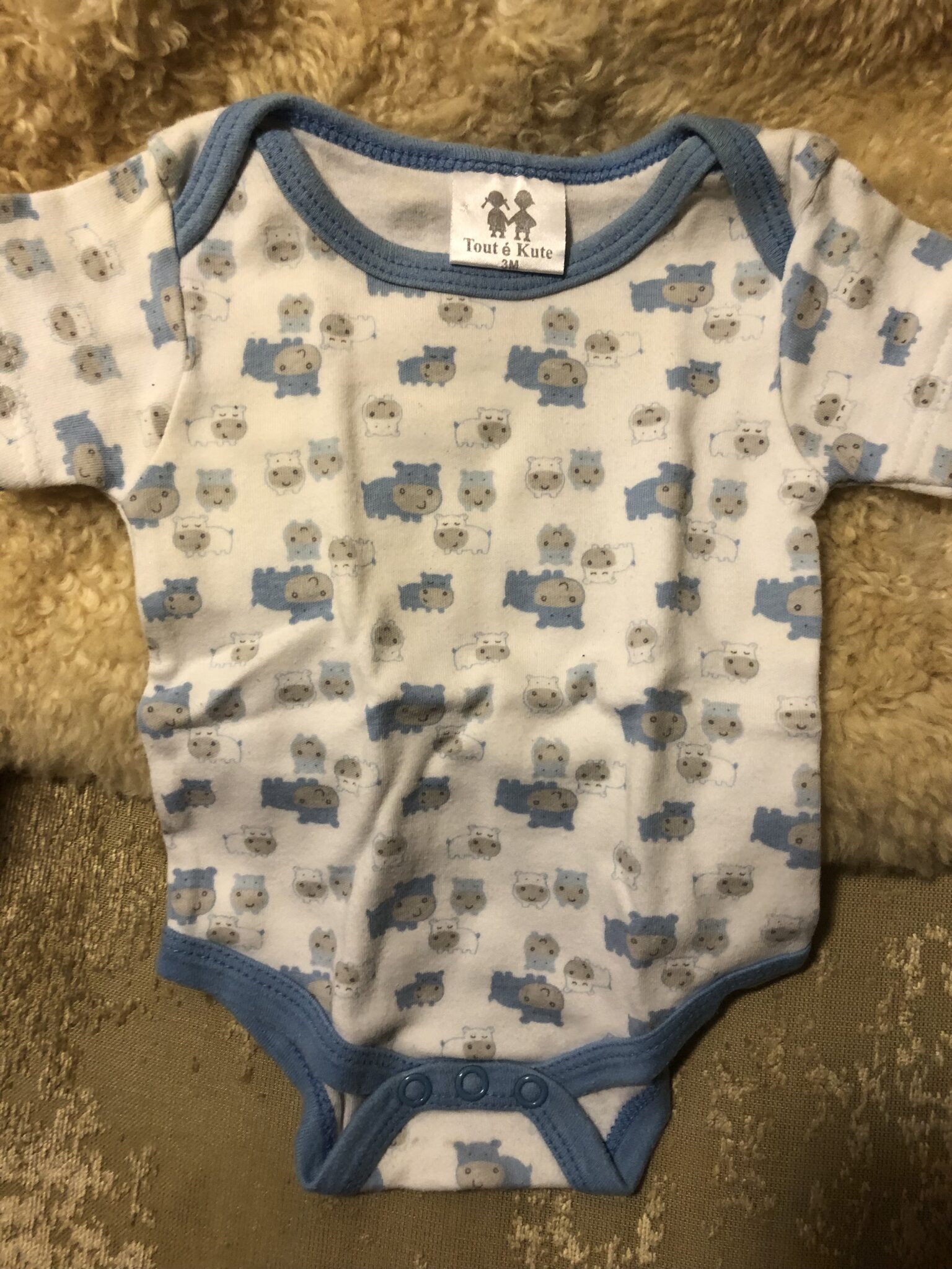 Featured image for Cache couche pyjama bébé naissant