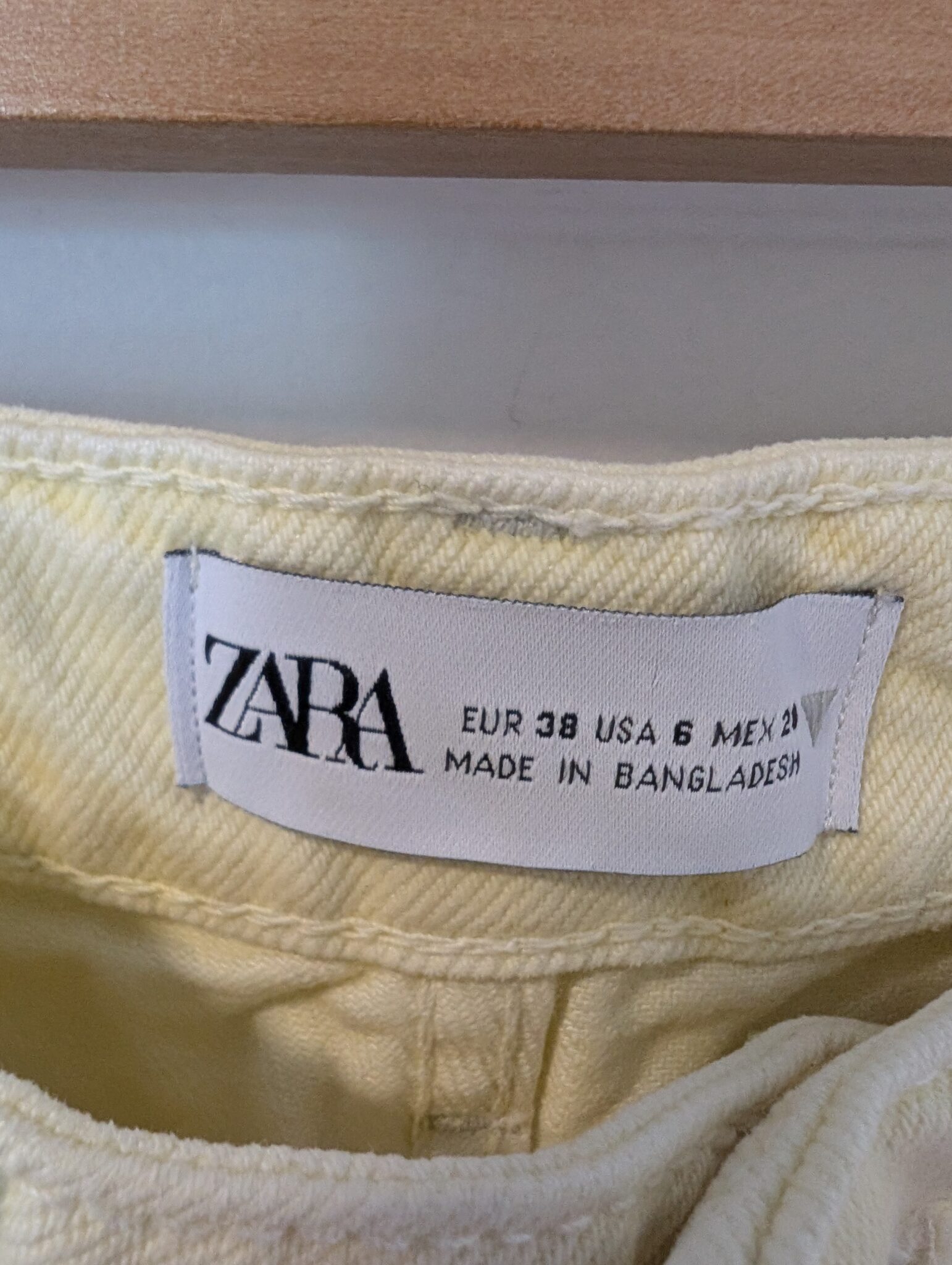 Image for Zara/Jeans jaune beurre Sz 6