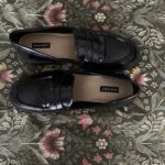 Thumbnail for Flâneurs en cuir verni