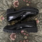Thumbnail for Flâneurs en cuir verni