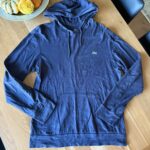 Featured thumbnail for Chandail bleu marin à capuchon