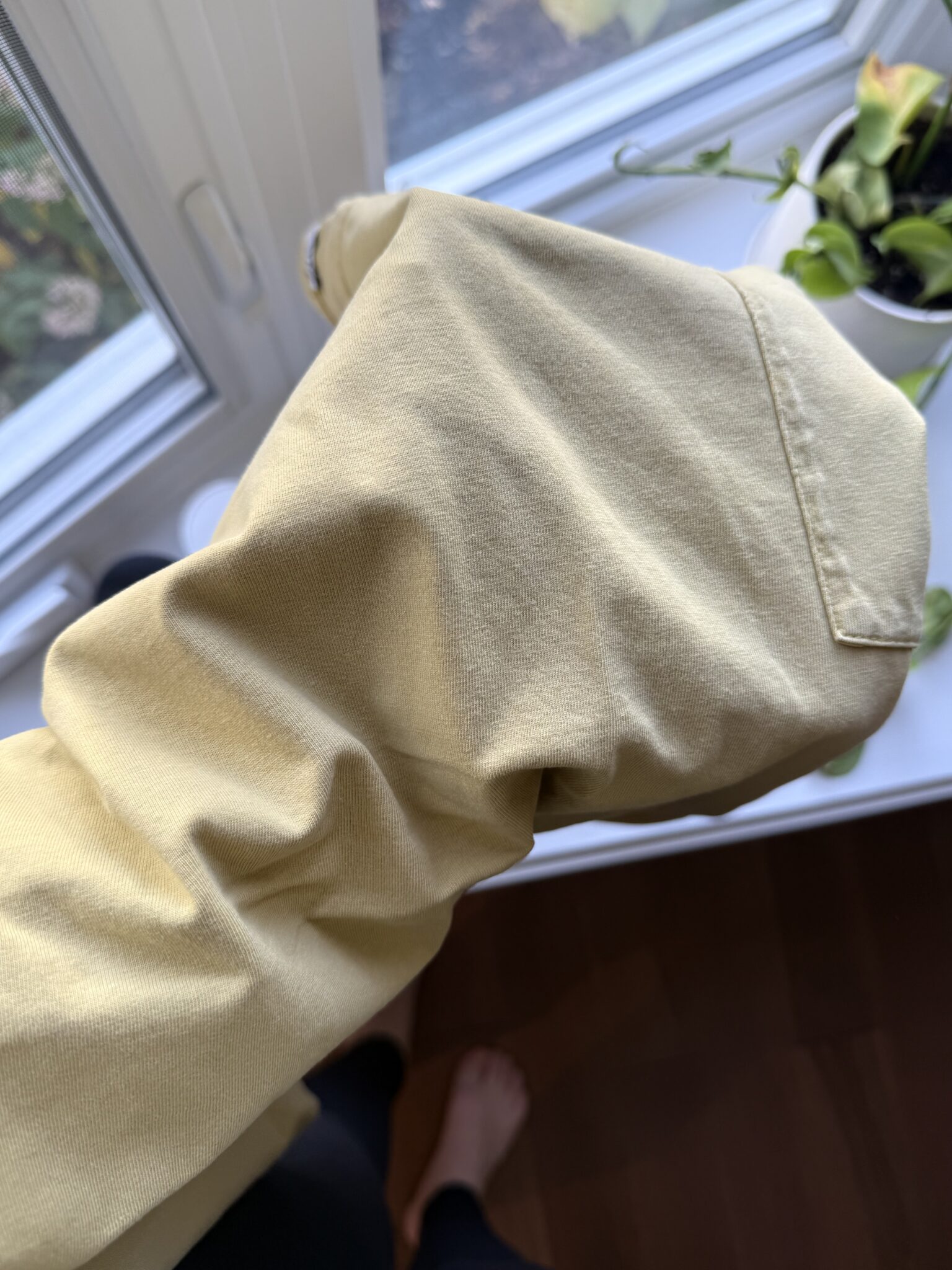 Image for Tshirt jaune ocre avec poche