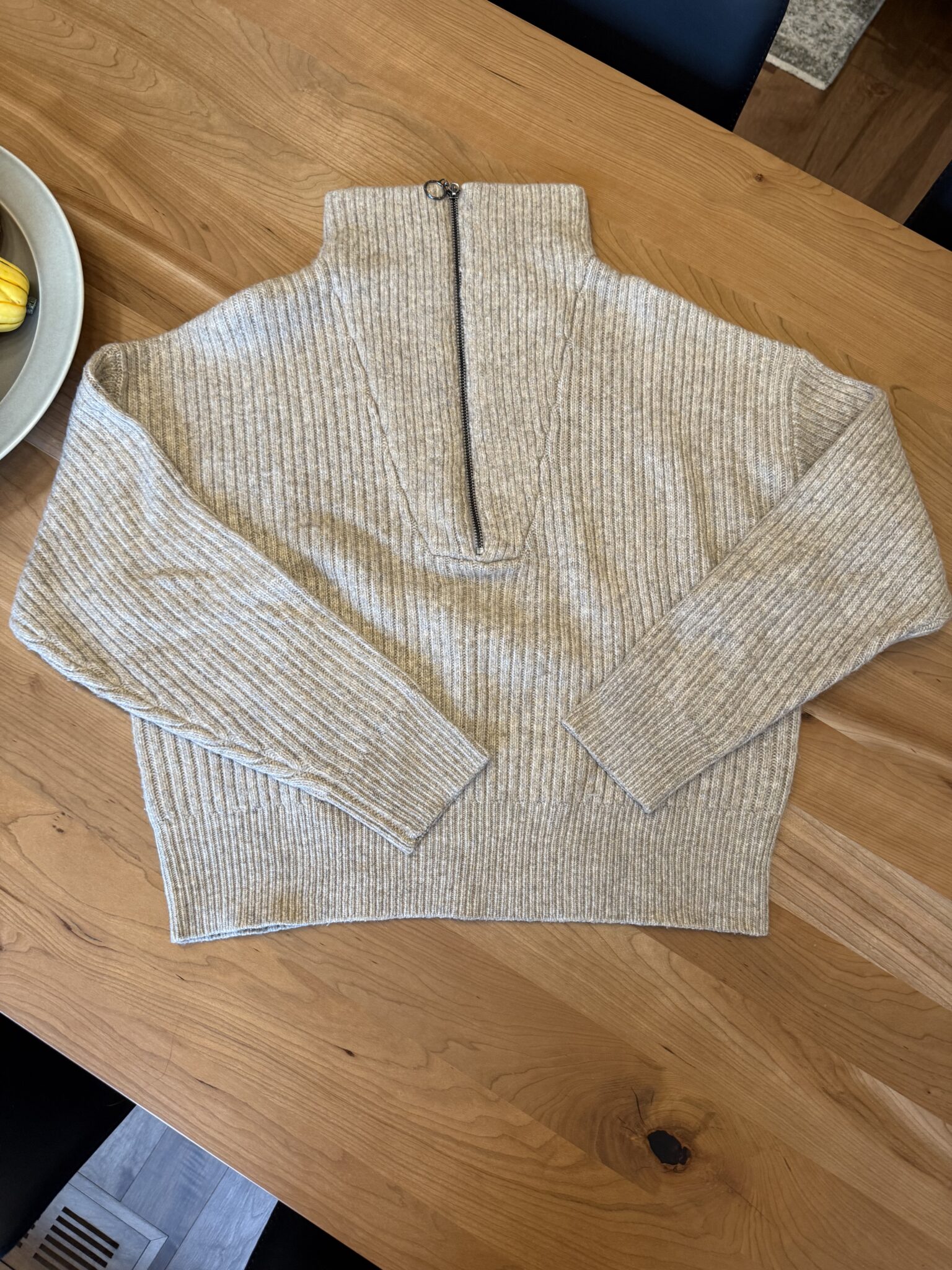 Featured image for Chandail beige demi zip