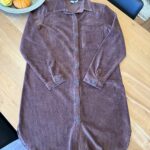 Featured thumbnail for Robe chemise en corduroy rouge vin