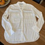 Featured thumbnail for Chemise blanche avec poches