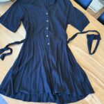Featured thumbnail for Robe noir à boutons