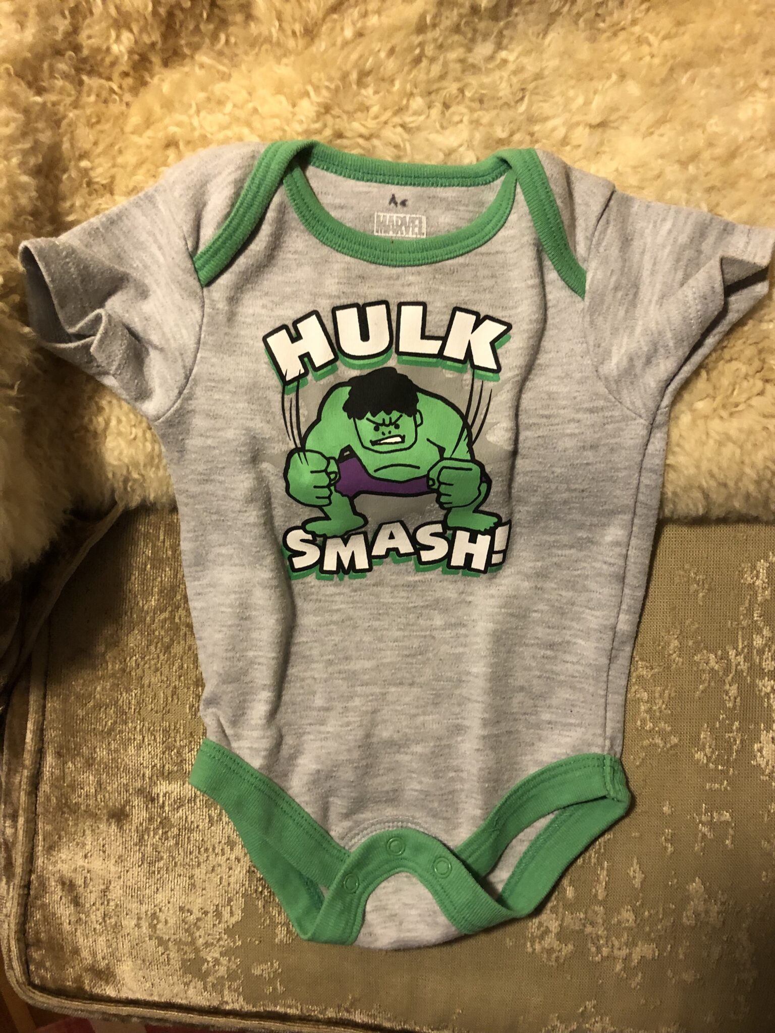 Featured image for Cache couché « HULK » bébé naissant