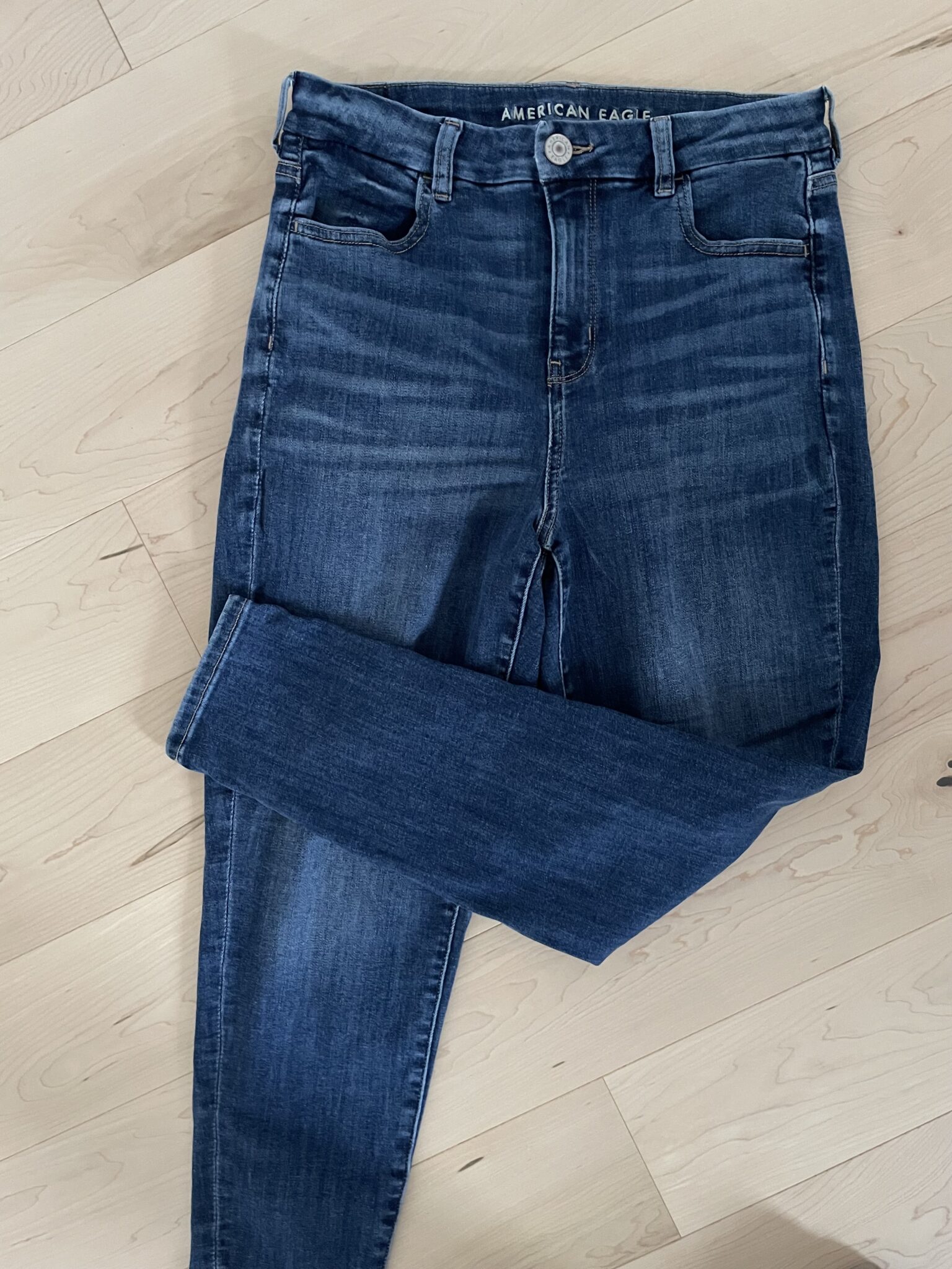 Featured image for Skinny AE curvy taille haute