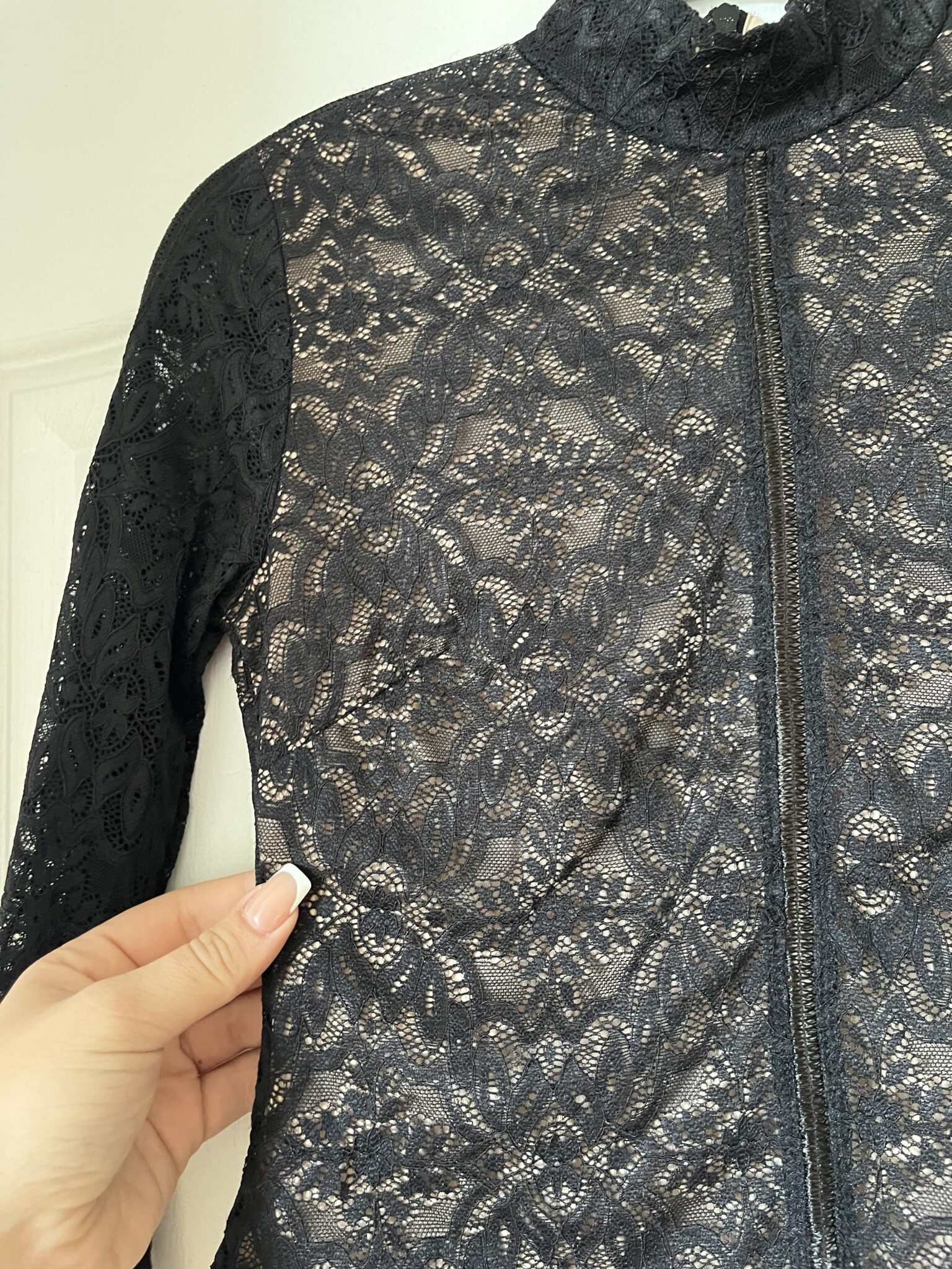 Image for Wilfred Aritzia black lace blouse