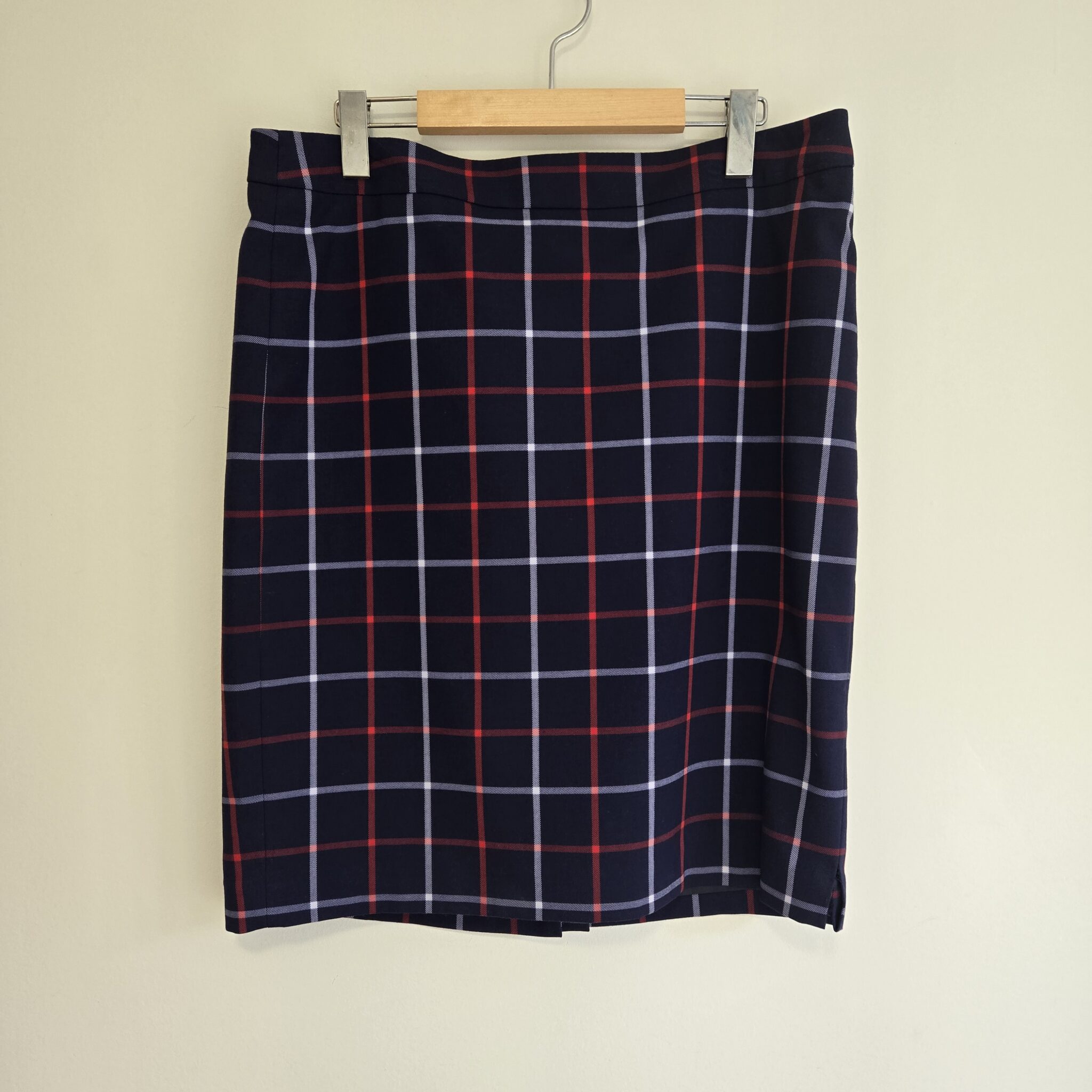 Featured image for Tommy Hilfiger new skirt. Free delivery 💝🎁