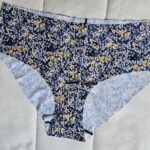 Featured thumbnail for culotte cheeky sans couture fleuri bleu jaune et crème.