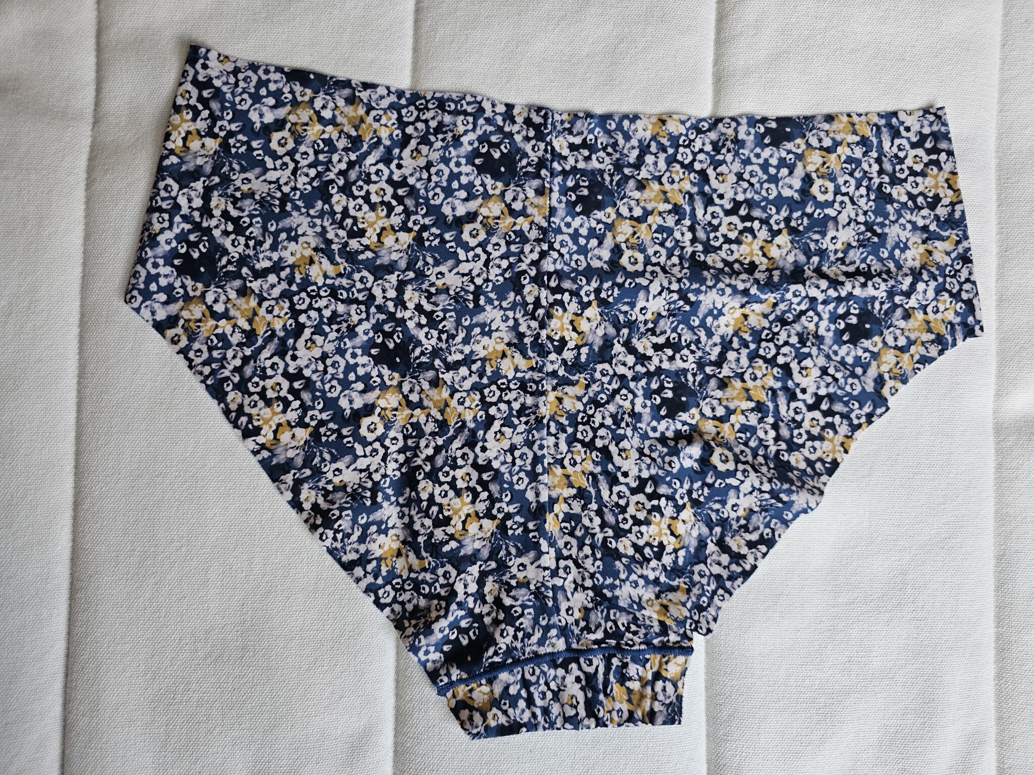 Image for culotte cheeky sans couture fleuri bleu jaune et crème.