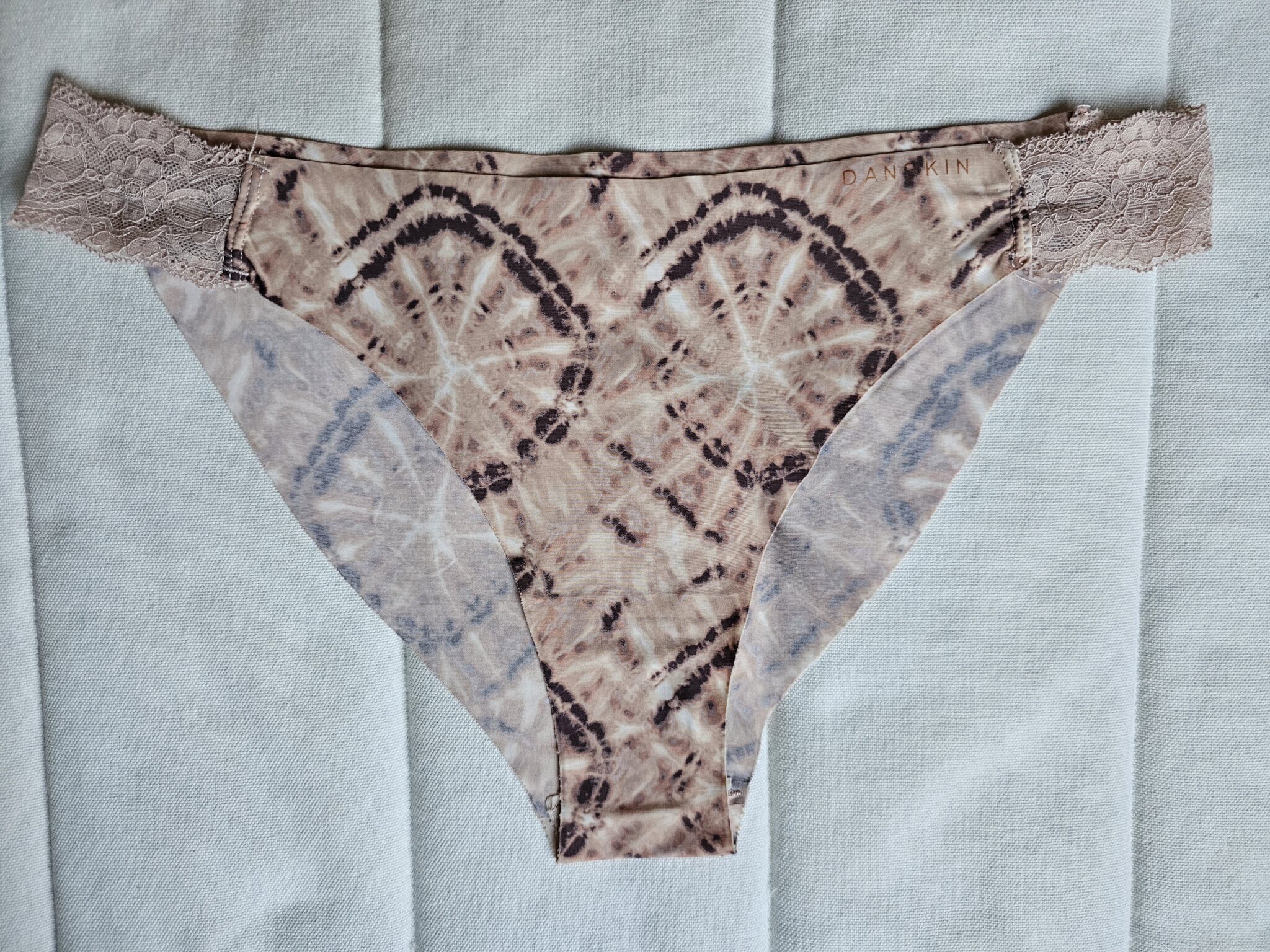 Featured image for culotte cheeky Danskin motif tie dye.