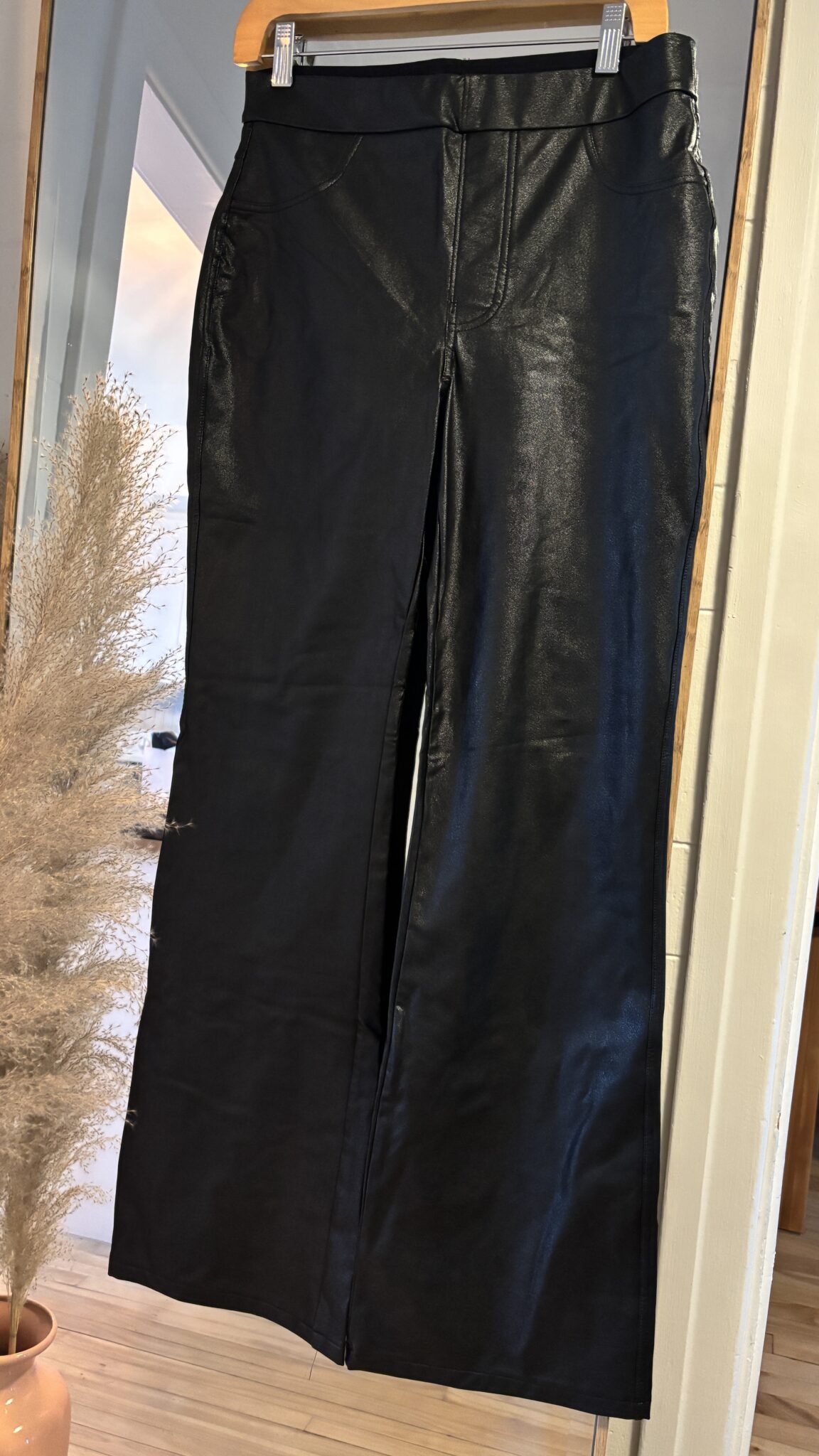 Featured image for Pantalon Gentle Fawn cuir vegane extensible