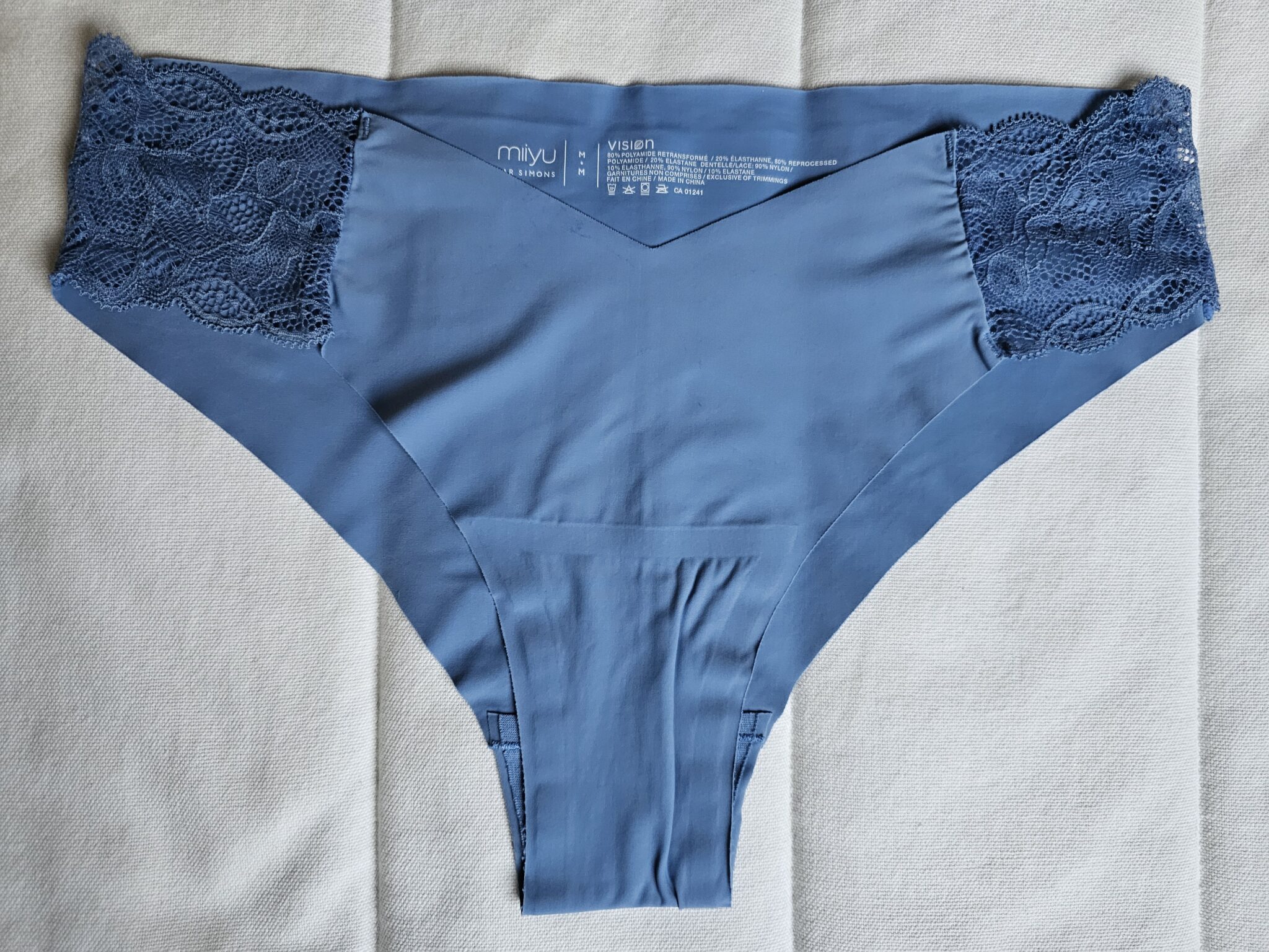Featured image for culotte cheeky avec côté en dentelle.