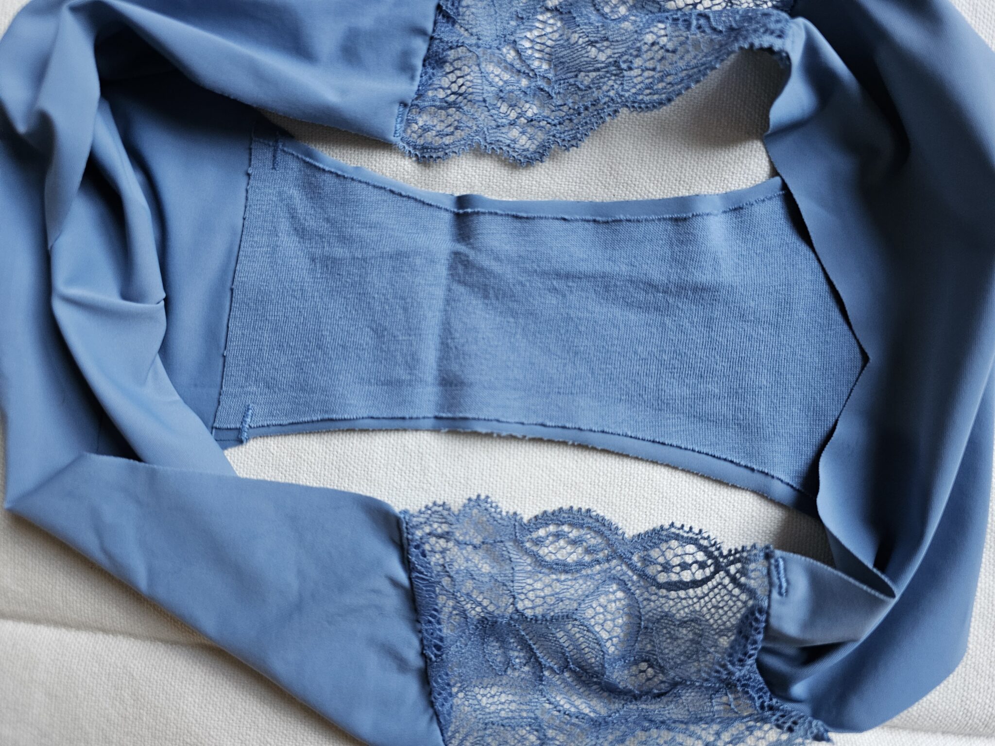 Image for culotte cheeky avec côté en dentelle.