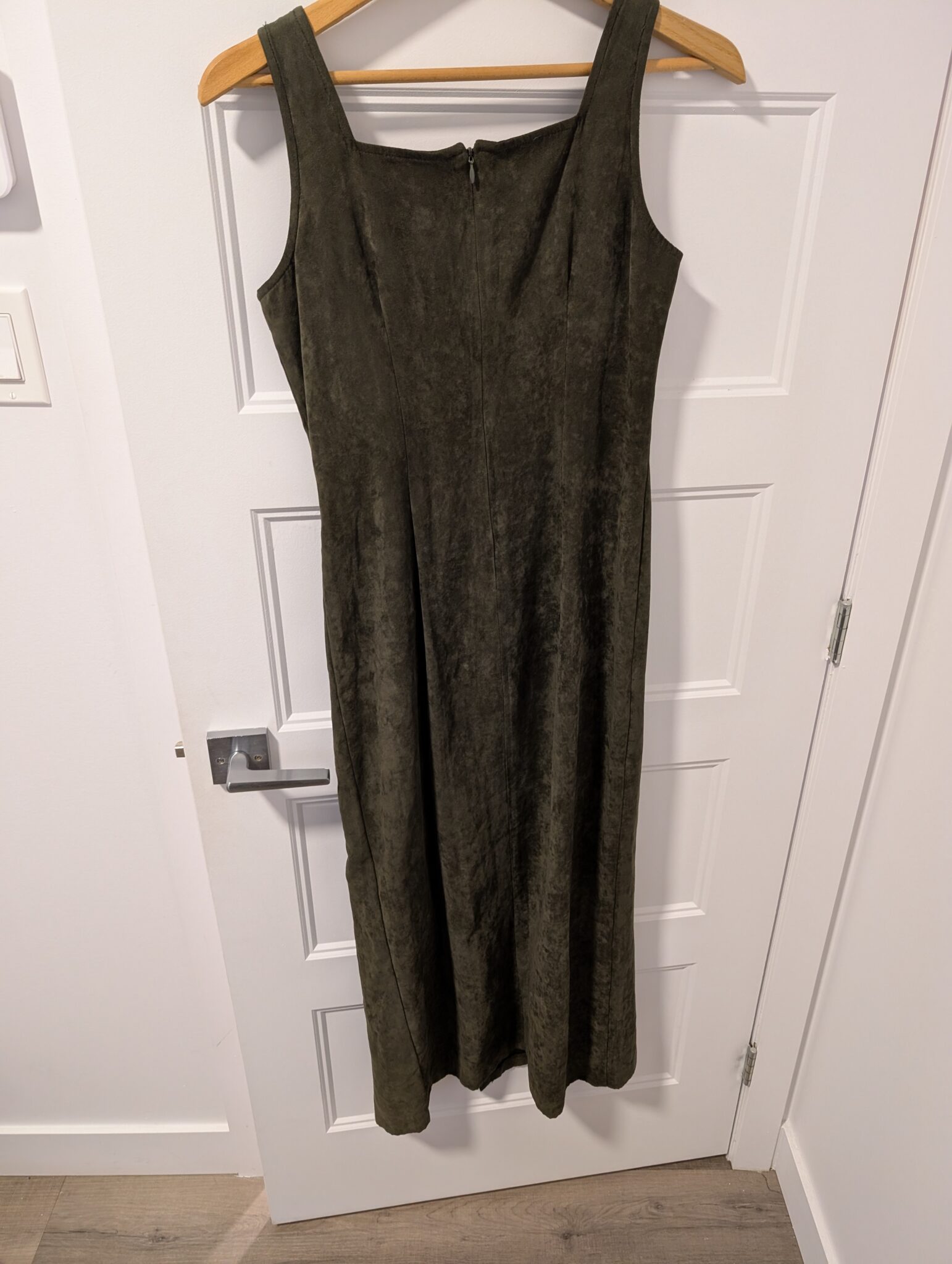 Image for Joseph Ribkoff/Robe Midi en suède kaki Sz 10
