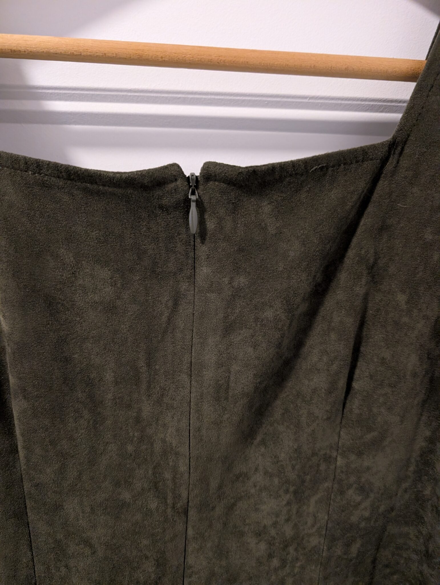 Image for Joseph Ribkoff/Robe Midi en suède kaki Sz 10
