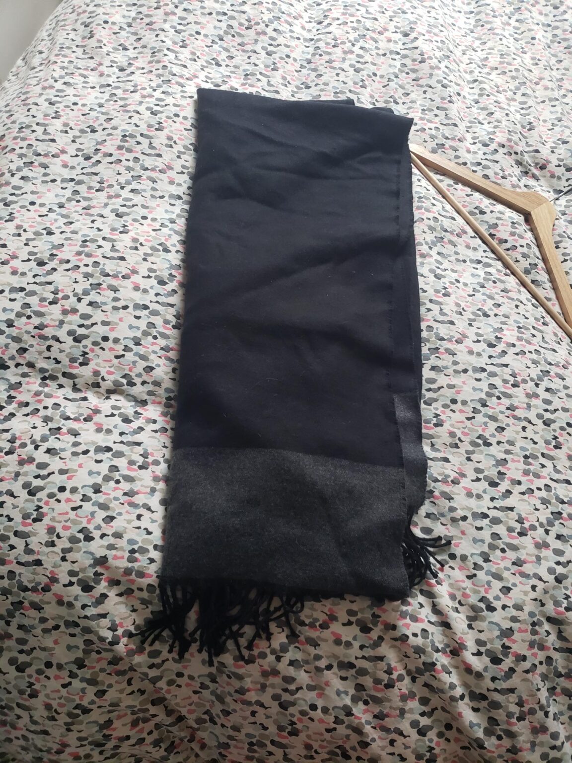 Image for cape laine noire et grise avec frange