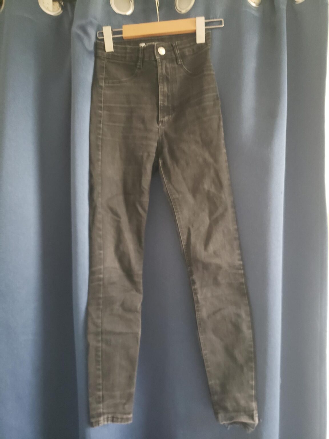Featured image for jean Zara noir slim. Taille XS ou 2