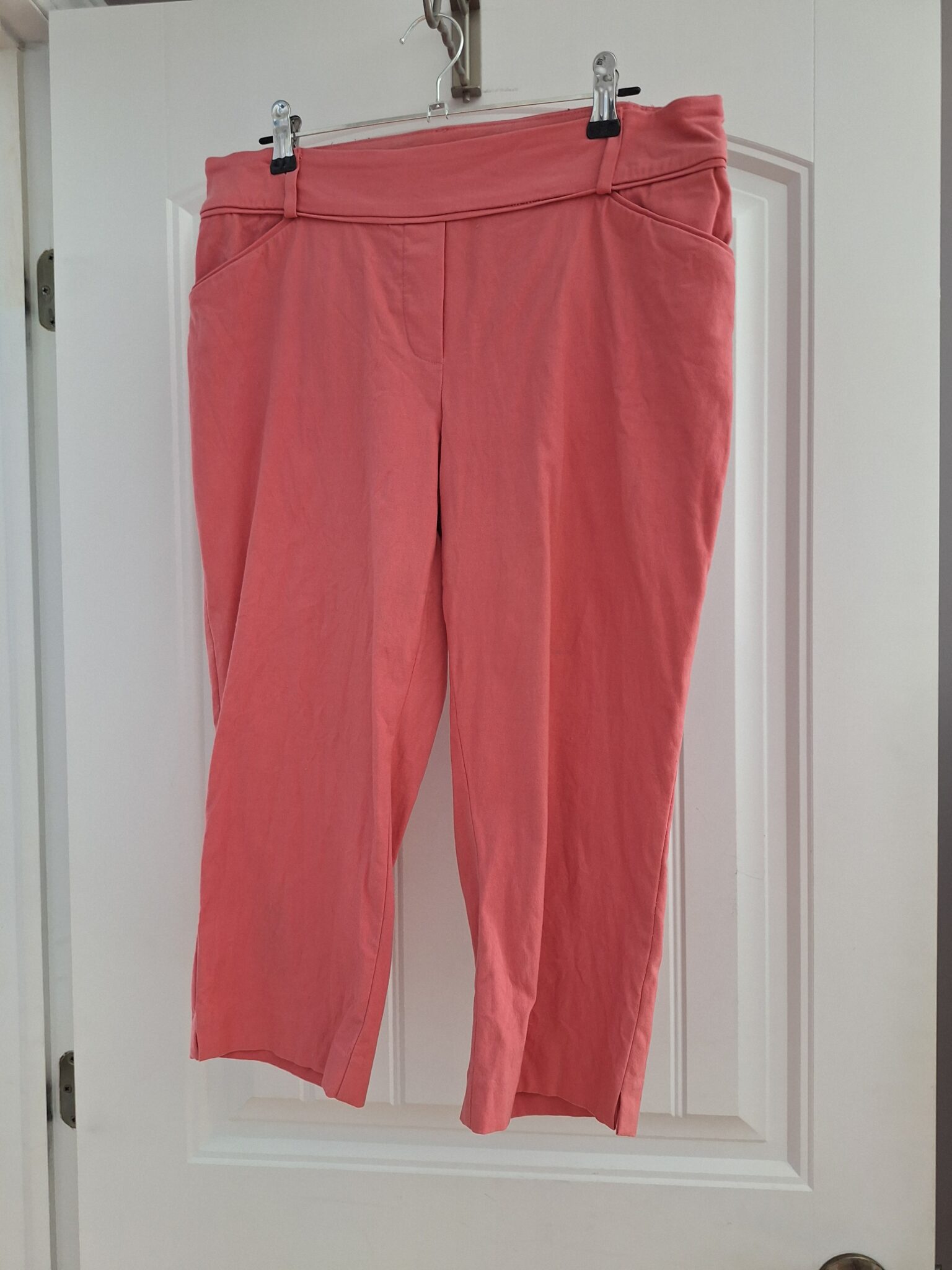 Featured image for Coral 3/4 trousers