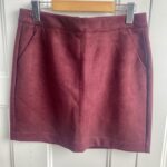 Thumbnail for Short skirt in burgundy velvet