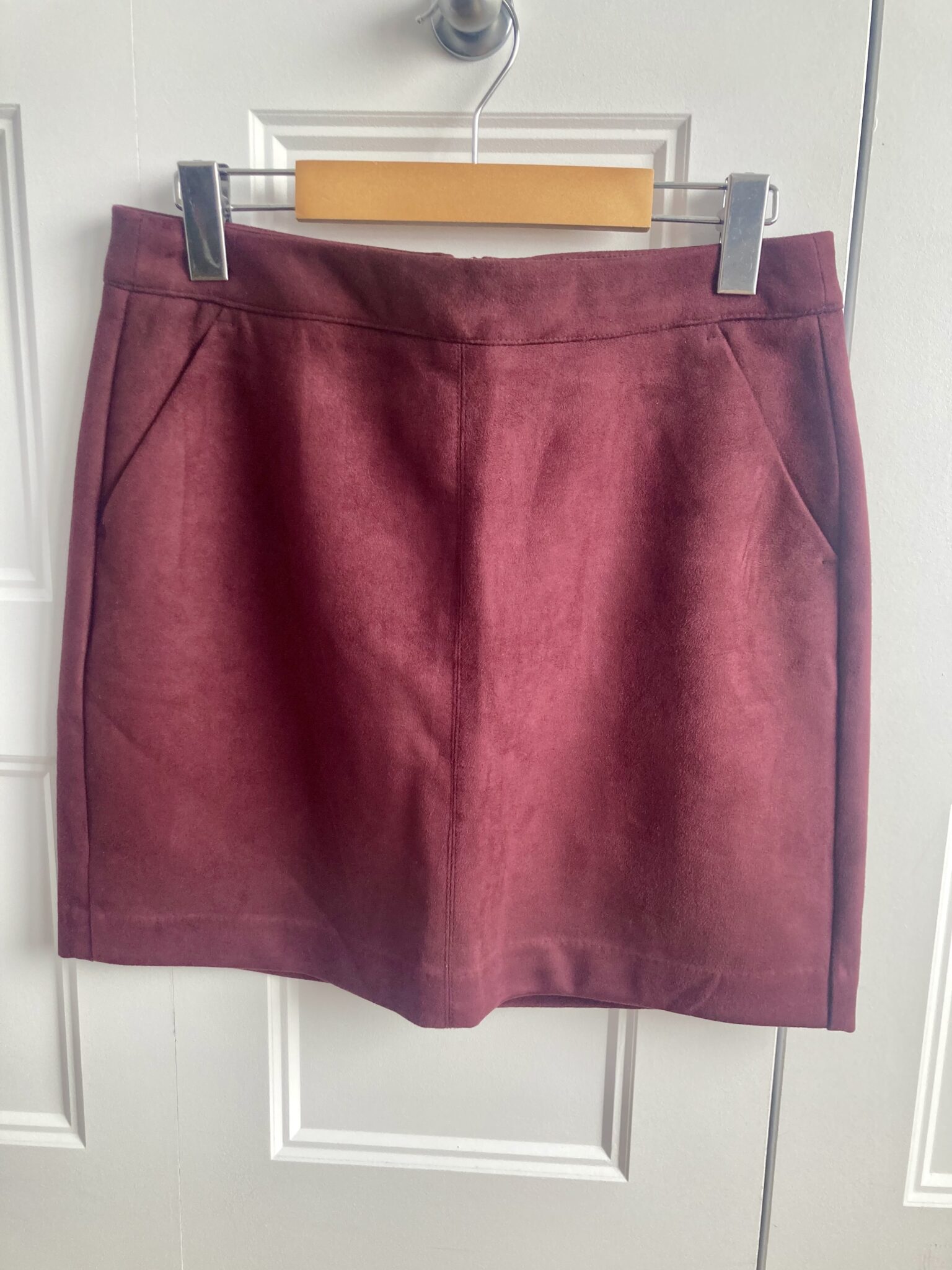 Image for Short skirt in burgundy velvet