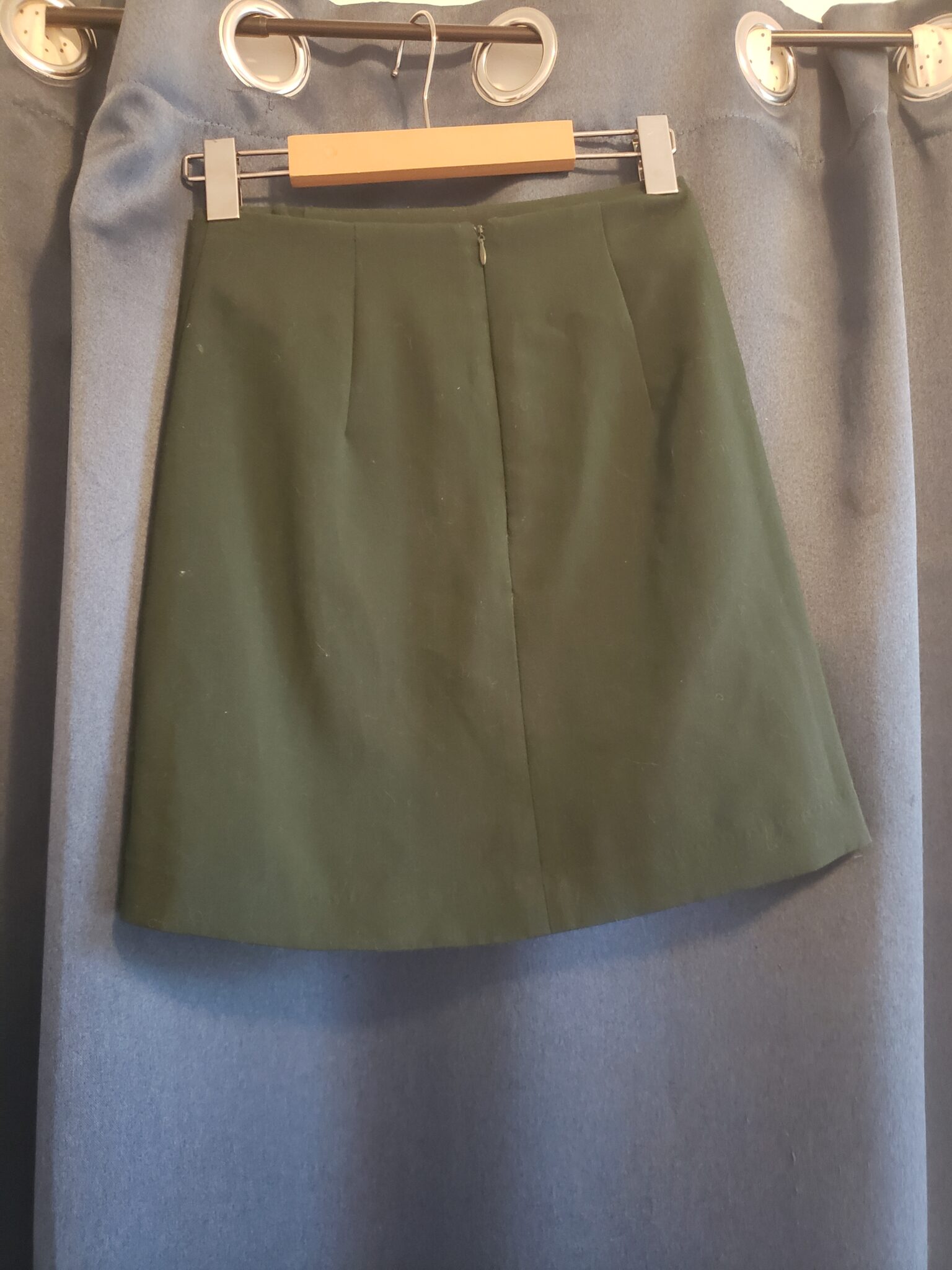 Image for Jupe courte vert foncée.