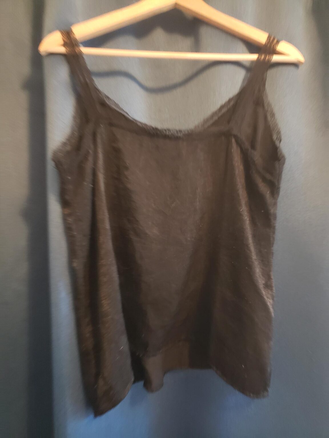 Image for camisole noir style soie avec bretelles en dentelles