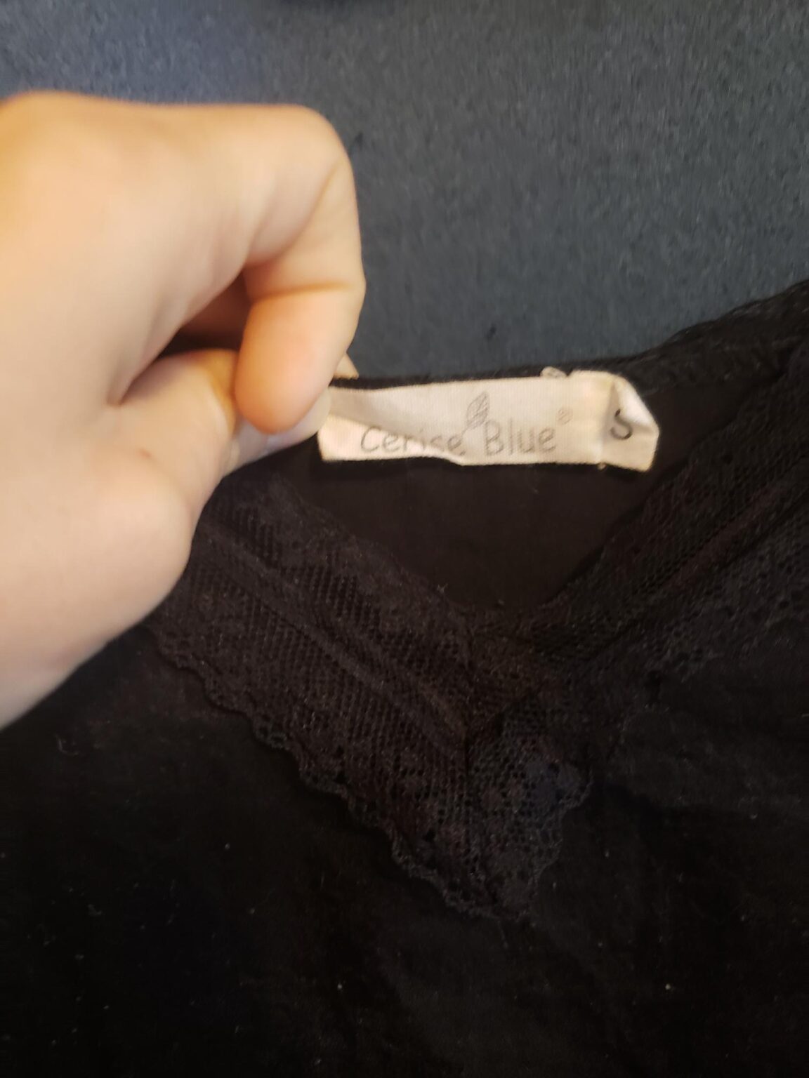 Image for camisole noir style soie avec bretelles en dentelles
