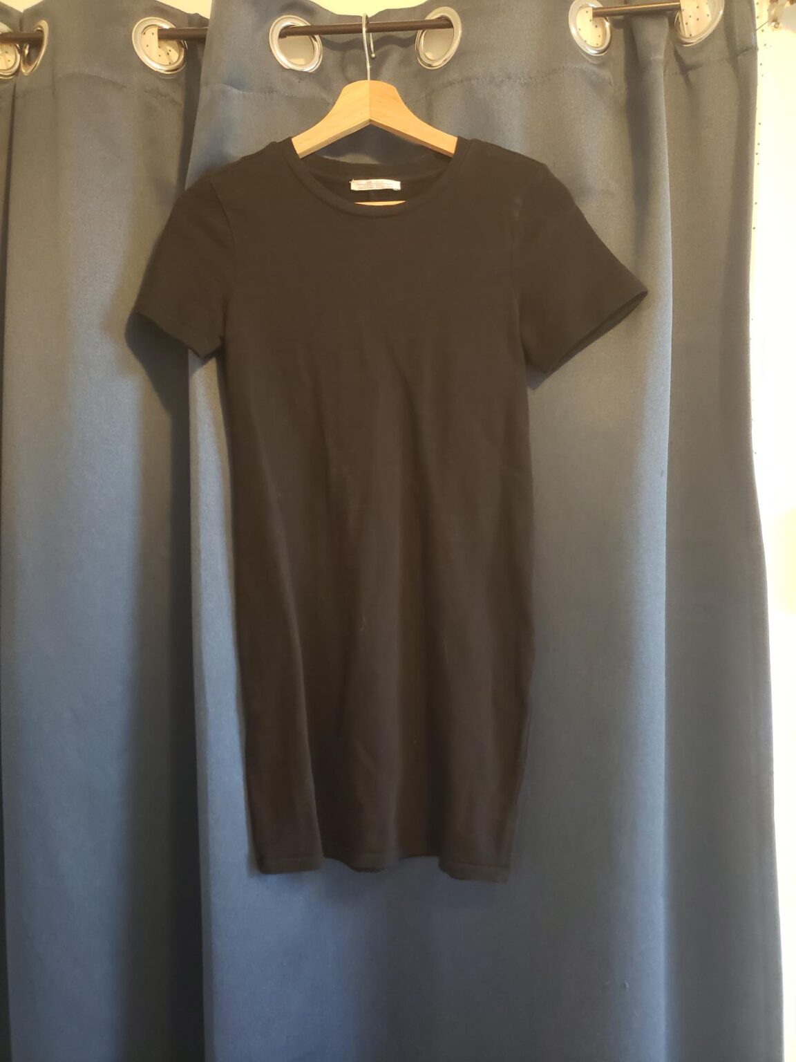 Featured image for robe noir manche courte (style tee-shirt)