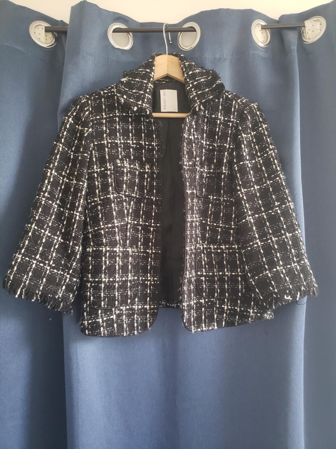 Featured image for veste noir et blanc. manche 3/4