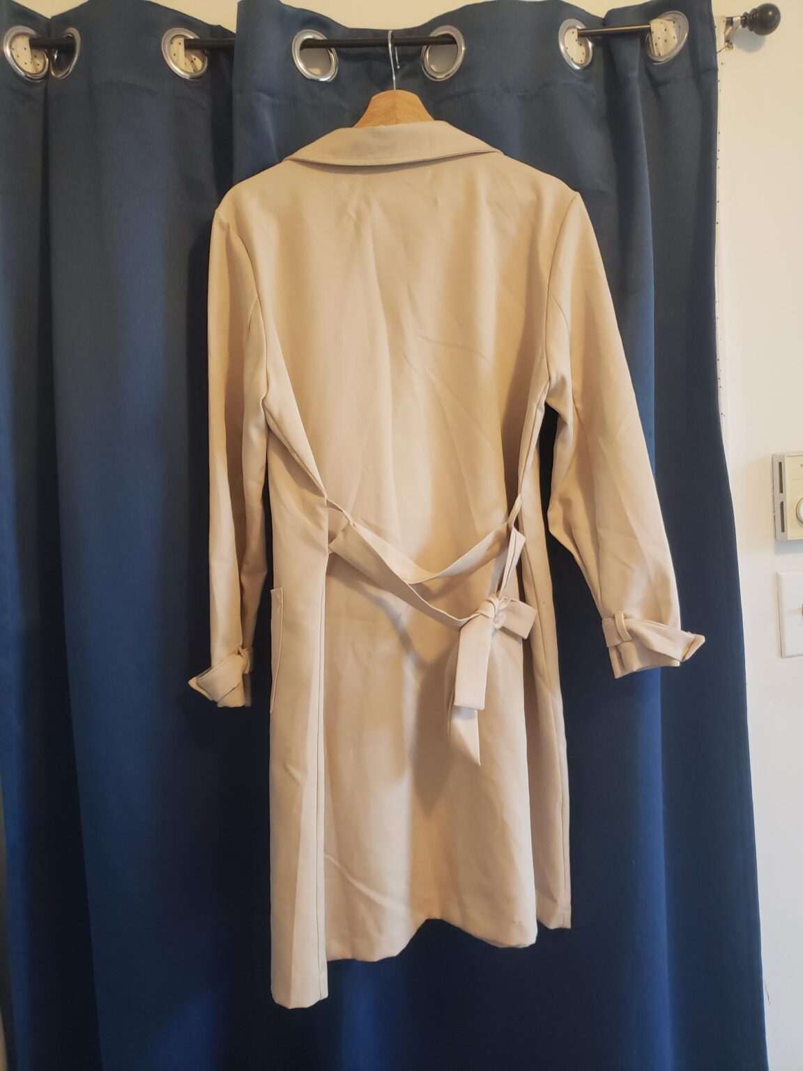 Image for Trench mi-saison beige.