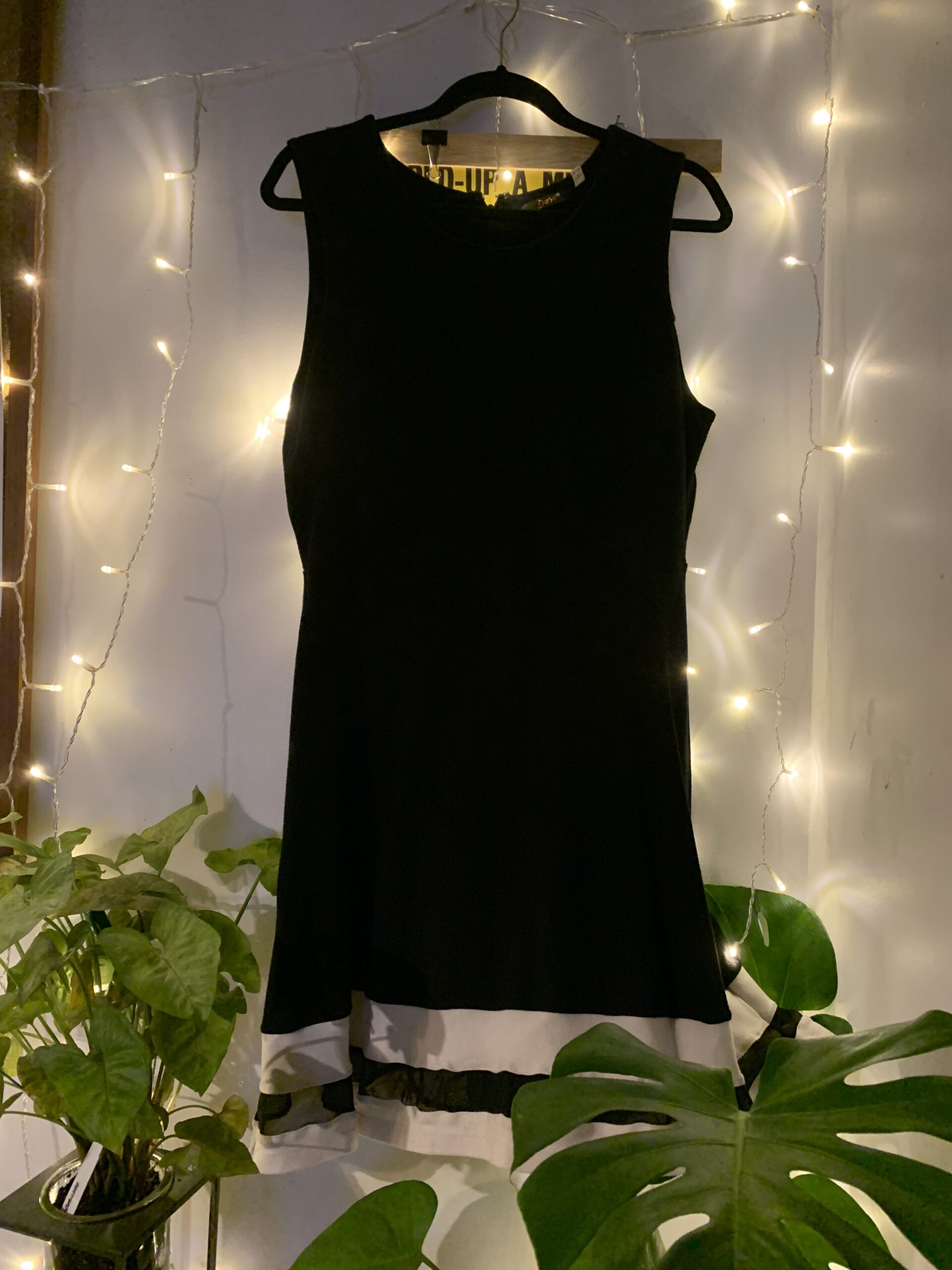Petite robe noire sans manche Dex seconde main