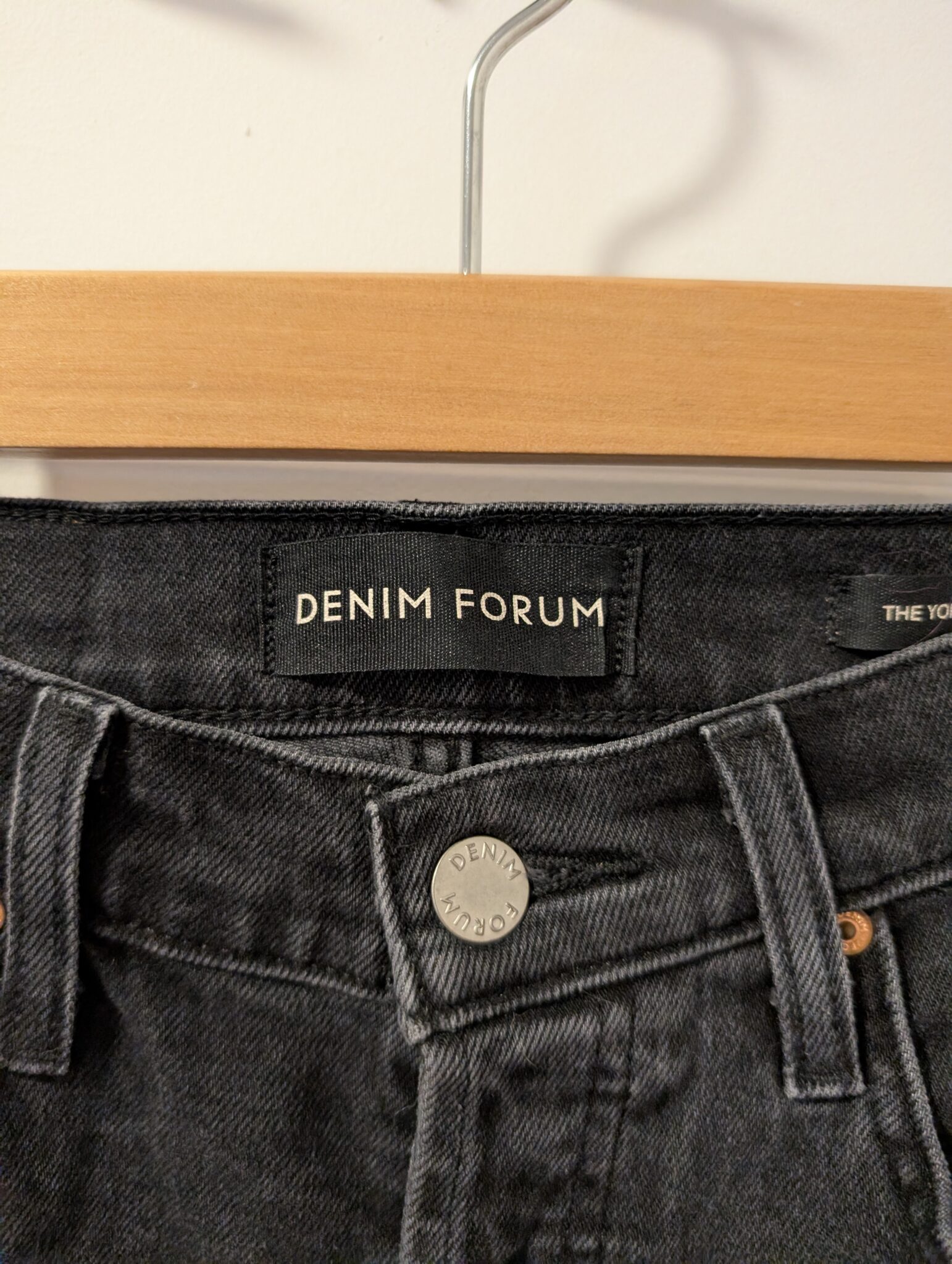 Image for Aritzia/Denim Forum Yoko High Rise Slim 28L sz 25