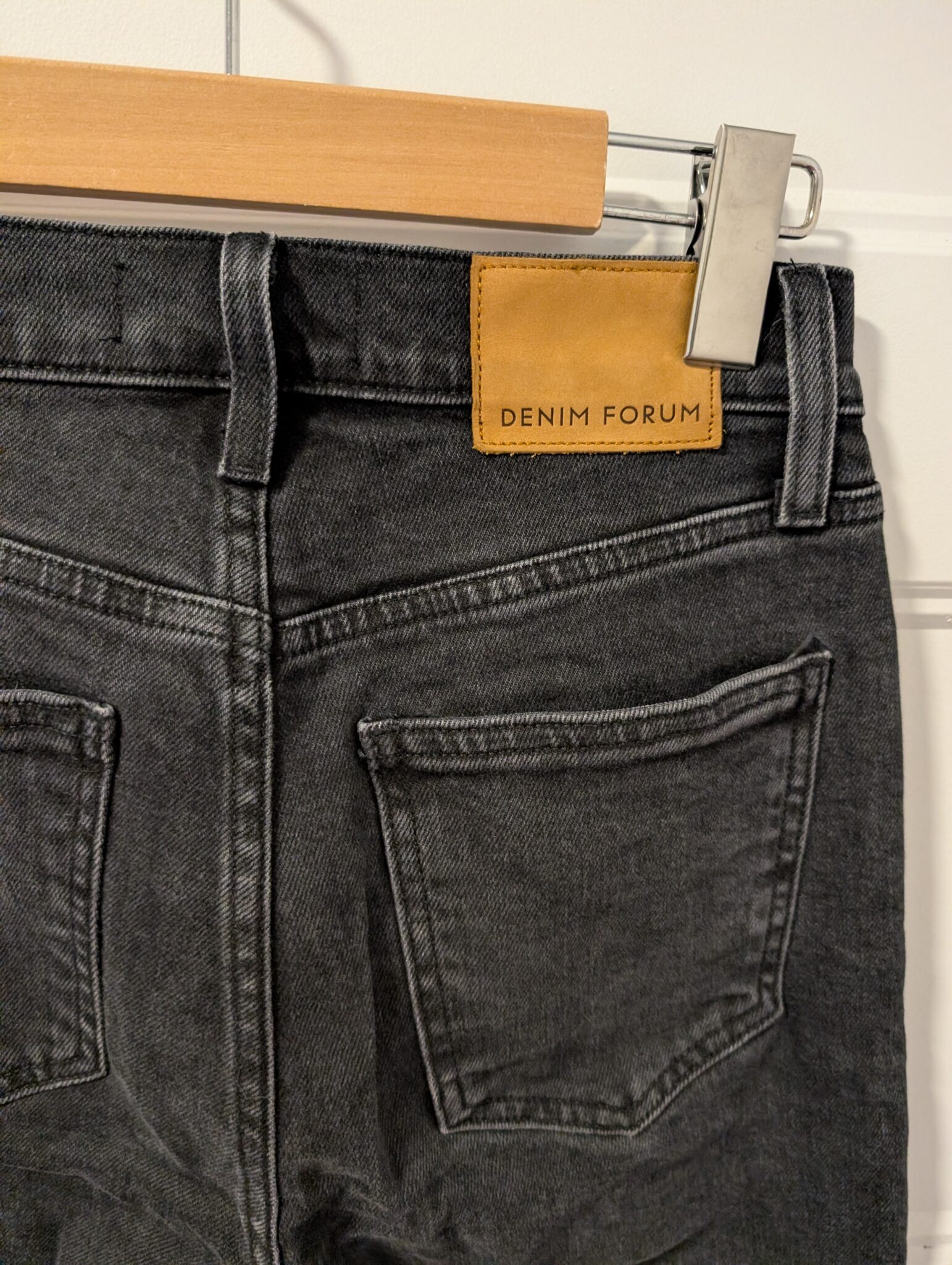 Image for Aritzia/Denim Forum Yoko High Rise Slim 28L sz 25