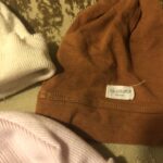 Thumbnail for Tuque brune poupon légère (coton fin et tencel)