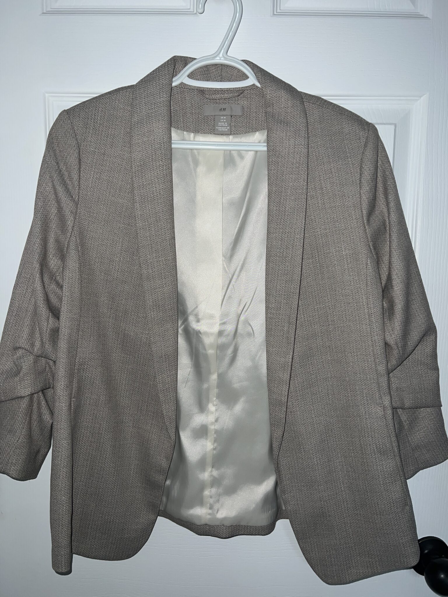 Featured image for Rolled-up sleeves jacket