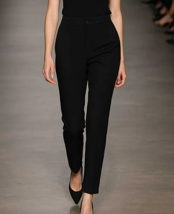Featured image for SANDRO Pantalon noir 100 % cuir de chèvre velours