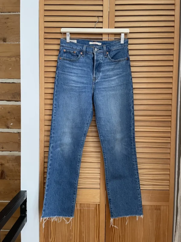Featured image for Levi’s Wedgie straight 26
