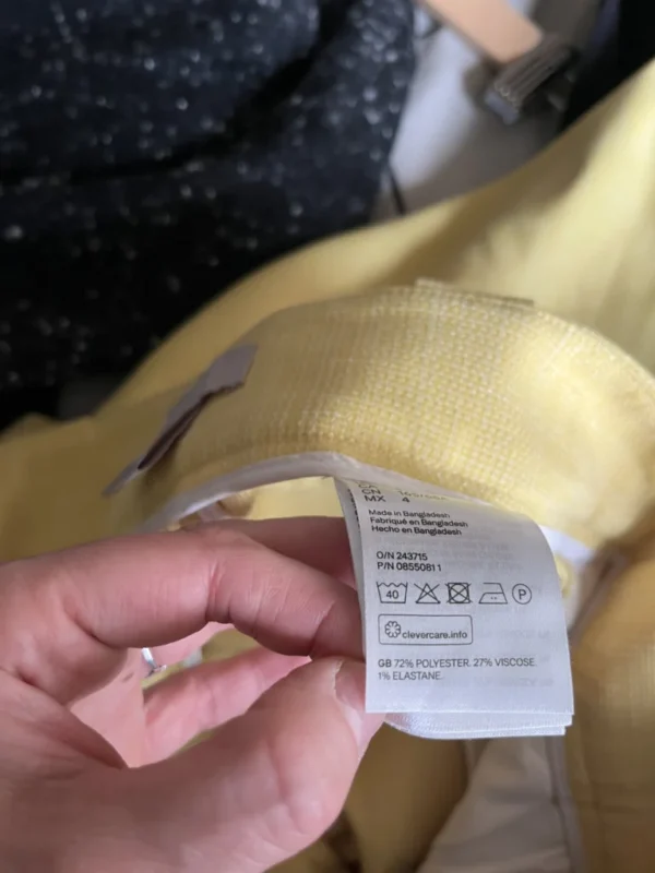 Image for Pantalons à plis jaunes