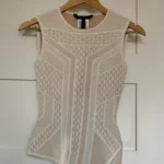 Featured thumbnail for Top chic BCBG
