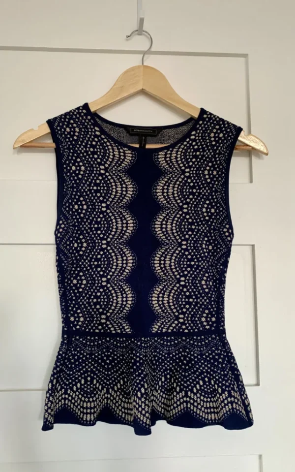 Featured image for Top chic BCBG