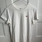 Featured thumbnail for Tshirt Levi’s blanc